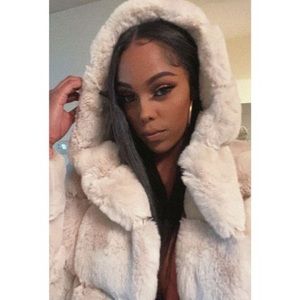 Meet your Posher, Mimi